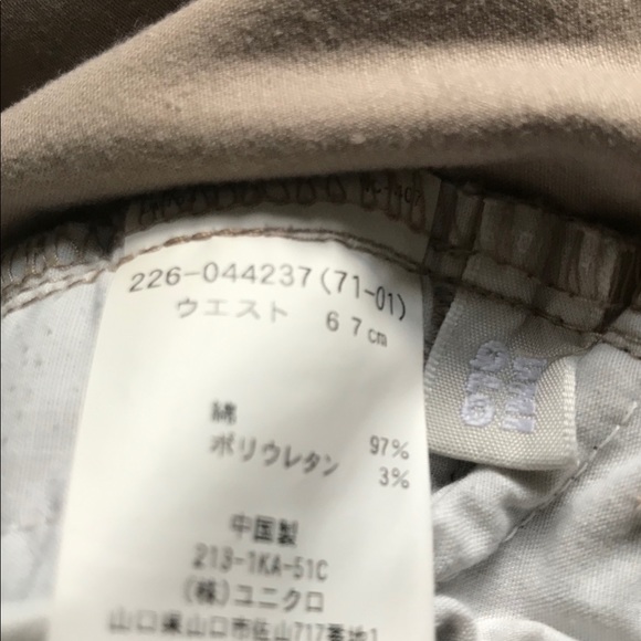 Uniqlo khaki capri pants, 67cm waist - Picture 3 of 3